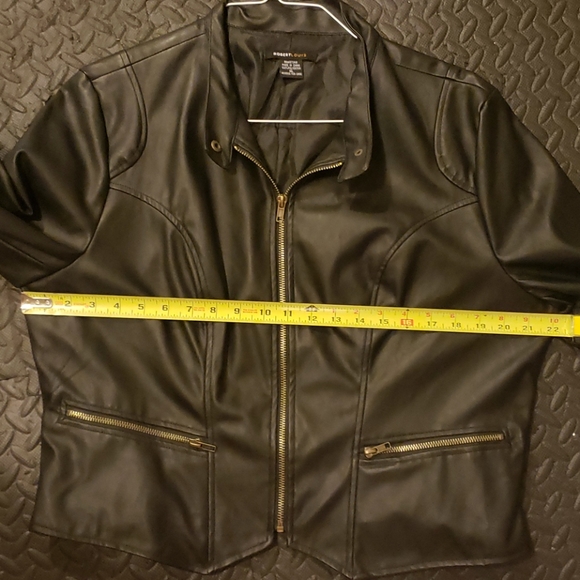 leather like jacket-removing to donate soon - Picture 8 of 11
